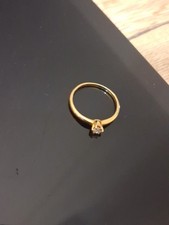 bague solitaire or Jaune 18 carats et diamant 0.15 Ct  (1.7cm De Diamètre)