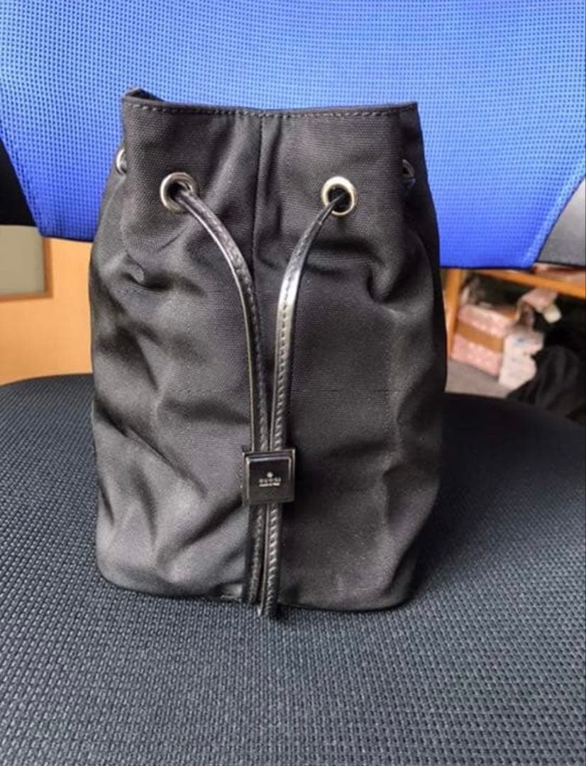 GUCCI Solid Shoulder Hand Bag Drawstring Leather … - image 5