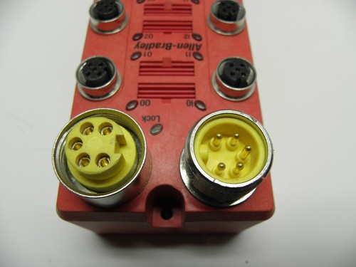 Allen-Bradley 1732DS-1B8XOBV4 DeviceNet Terminal Block - Picture 3 of 3