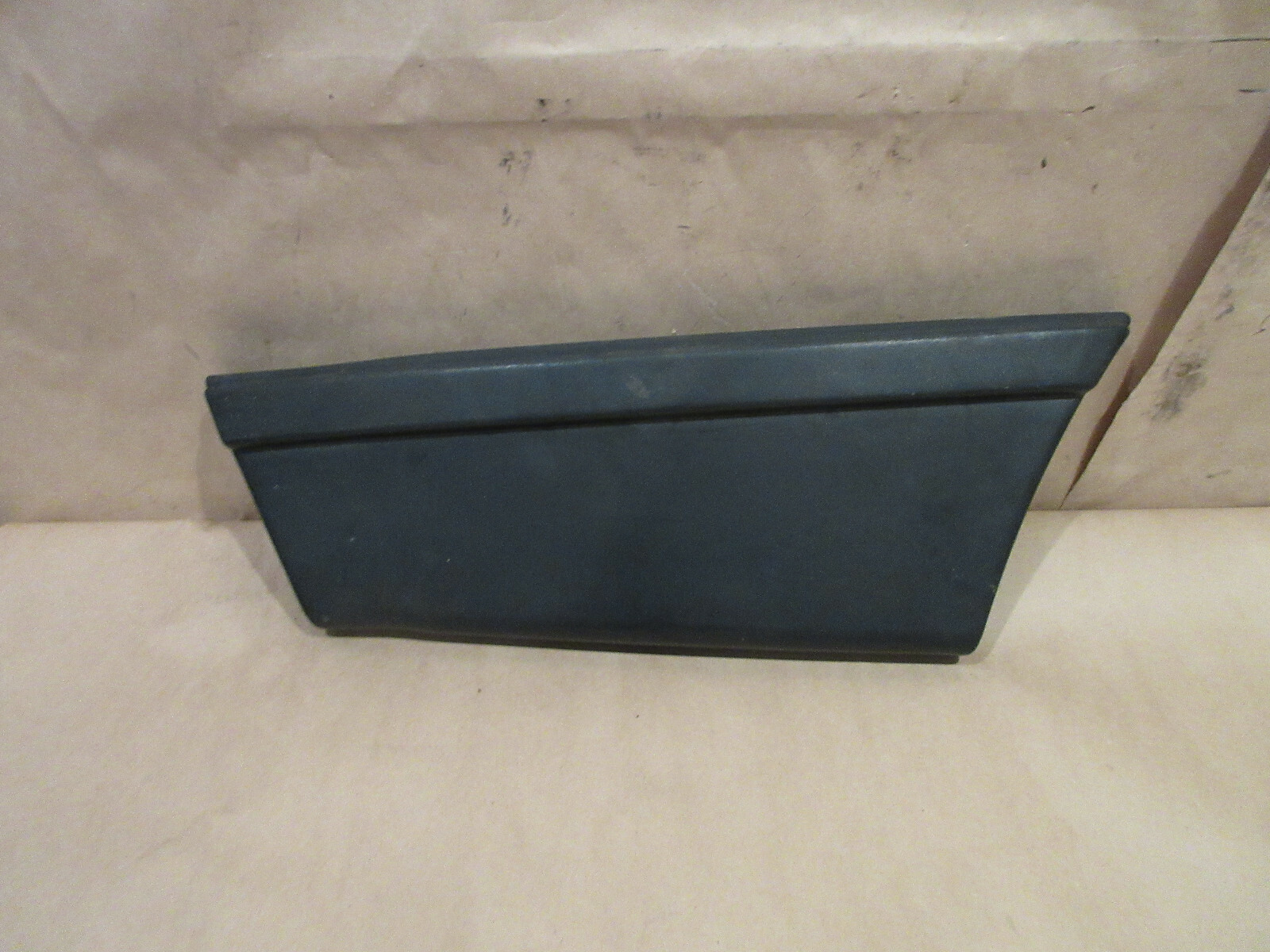 Ferrari Mondial 8, Mondial QV (USA) RH Rear Side Rubber Bumper P/N 60833700