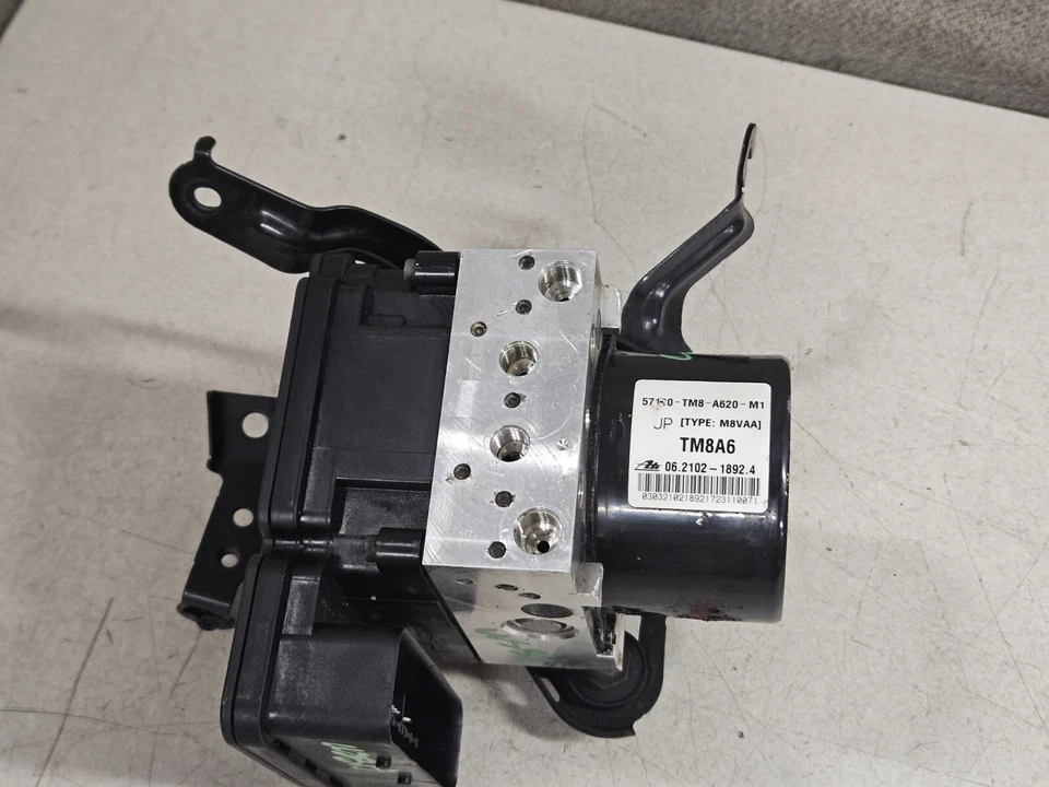 2012 2013 2014 Honda Insight ABS Brake Pump Modulator Assembly 57110-TM8-A620-M1 - Image 2 of 4