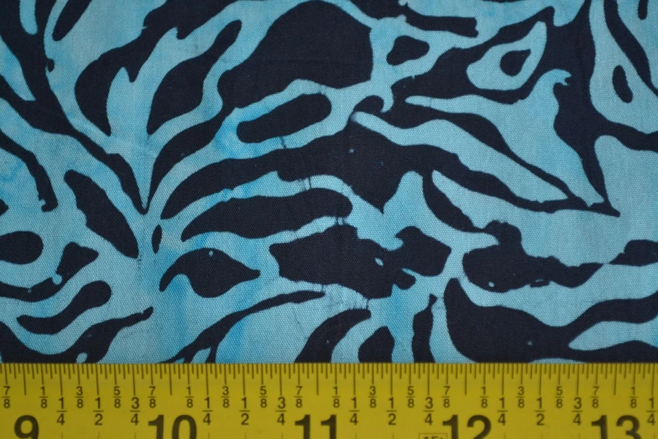 Por 1/2 yarda, estampado animal azul en algodón negro Batik/Bali/Princesa Mirah/5098, B861 Foto 3 de 4