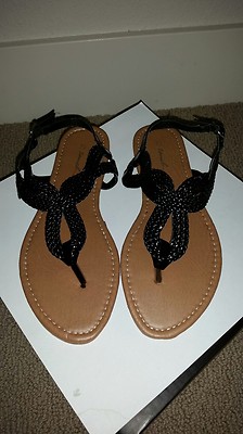 Touch Me Women's Black Braided Gladiator Flat T-Strap Sandal - Size 7.5