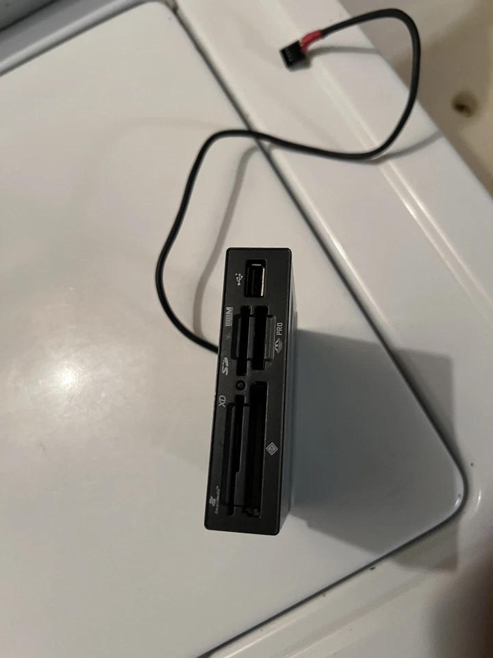 Unidad de lector de tarjetas de medios internos USB negra Acer CR.10400.002 Foto 2 de 4