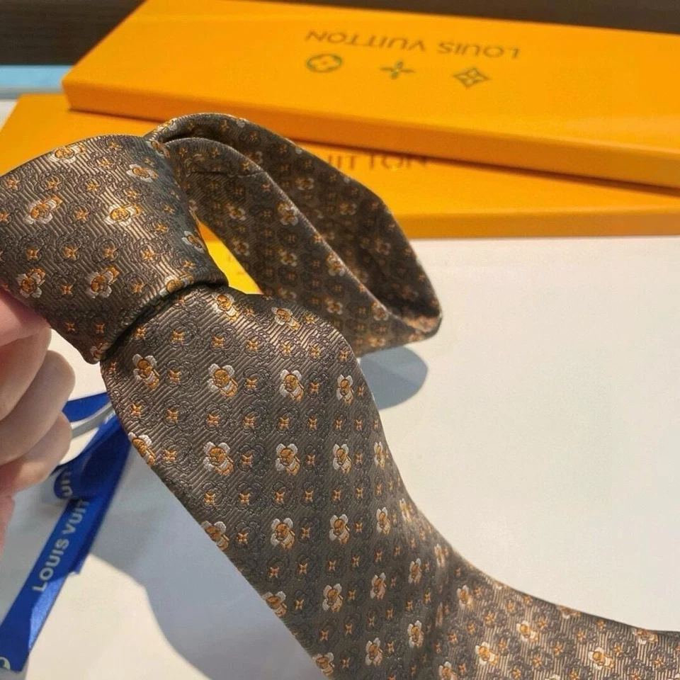 Corbata Louis Vuitton Monograma Sarga Jacquard Flor Marrón 3*58 pulgadas Foto 3 de 3