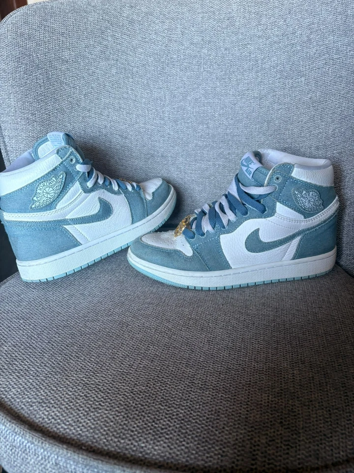 Nike Air Jordan 1 High, foto 1 di 5