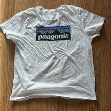 Patagonia Boys Large white T-shirt
