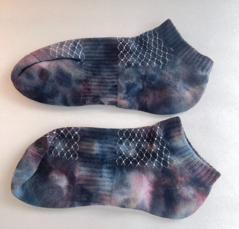 Paquete de calcetines tie dye hechos a mano, colorido juego de 2 calcetines tobilleros para teñir hielo, talla 6-12 Foto 3 de 4