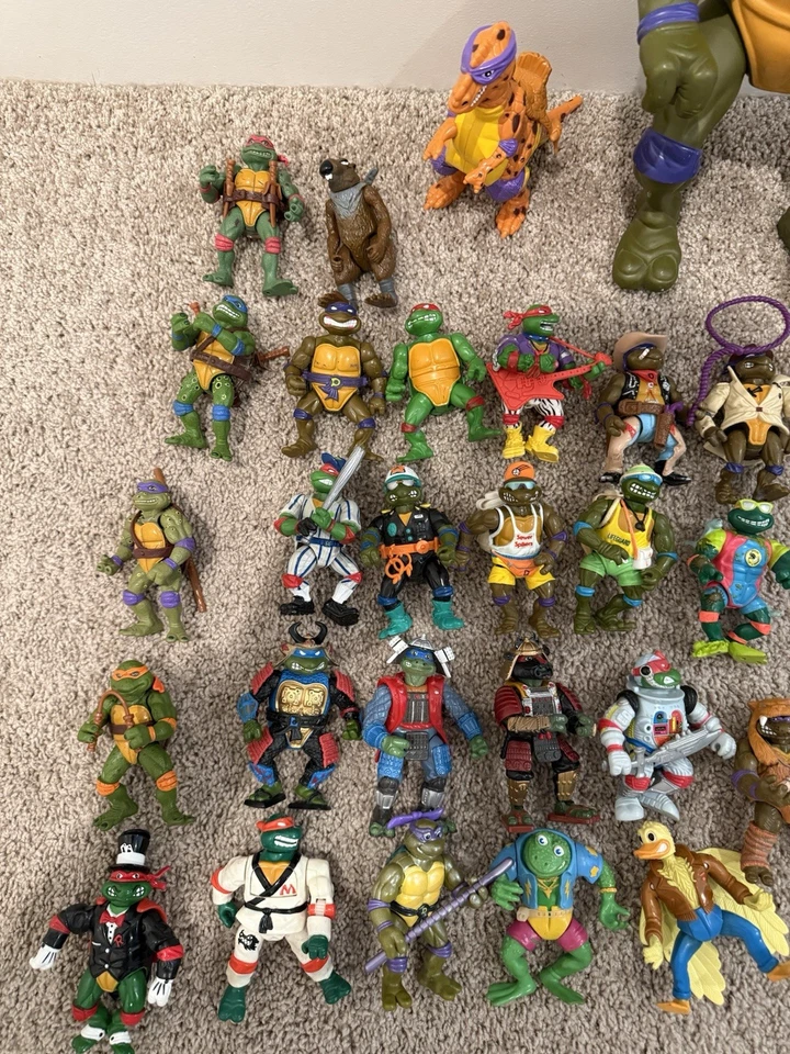 Lote de colección TMNT - 35 figuras + gigante 12” Donatello, armas, vehículos 1988-1995 Foto 2 de 4