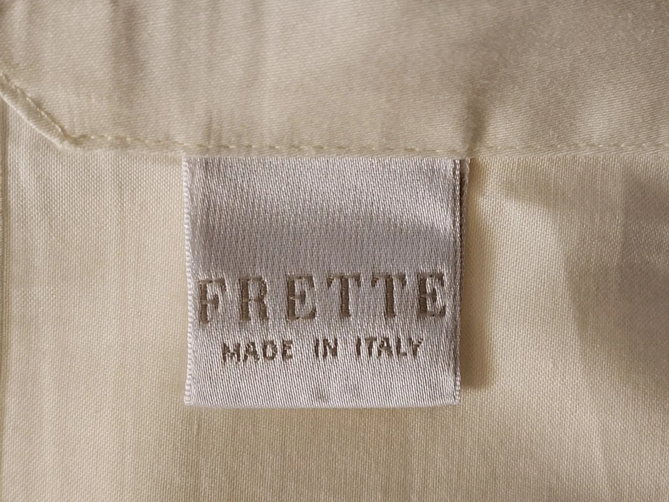 Sábana plana de satén de algodón Frette Queen Milk Foto 2 de 4