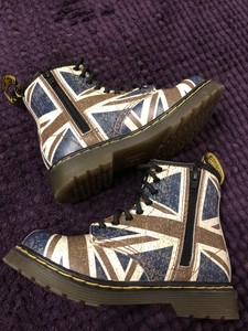 dr martens toddler size 8