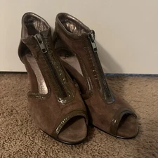 SOFFT SANDALS 9 M TAUPE BROWN SUEDE HEELS OPEN TOE ZIPPER