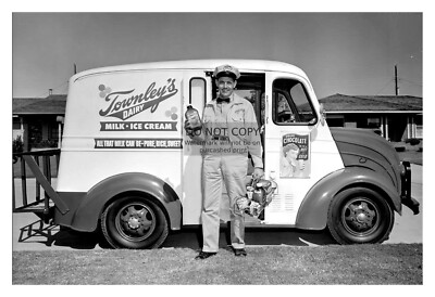 MILK DELIVERY MAN AND TRUCK TOWNLEYS DAIRY 1953 4X6 PHOTO