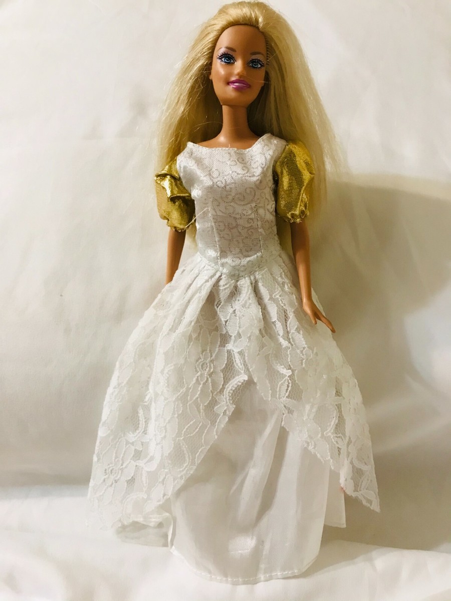 VINTAGE BARBIE DOLL 1999 MATTEL IN HER WHITE AND GOLD DRESS LONG BLONDE HAIR