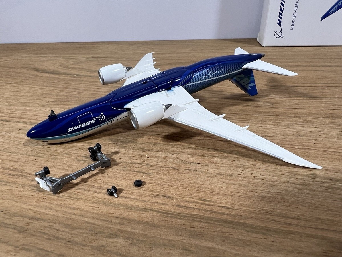Boeing 787-8 Première Collection 1/400 Diecast Model Dragon Wings