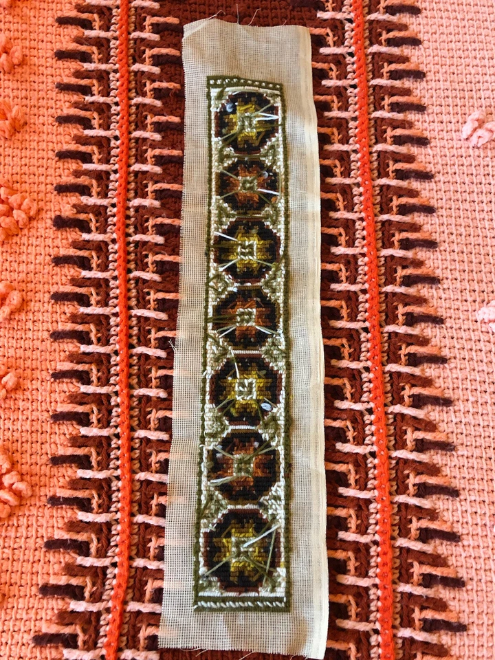 VTG Unfinished Needlepoint Canvas Runner Kit Geometric Design Yellow Brown Green - Image 4 of 4