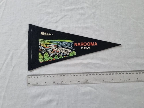 Vintage Souvenir Felt Cloth Pennant Flag - Narooma NSW - Picture 1 of 3