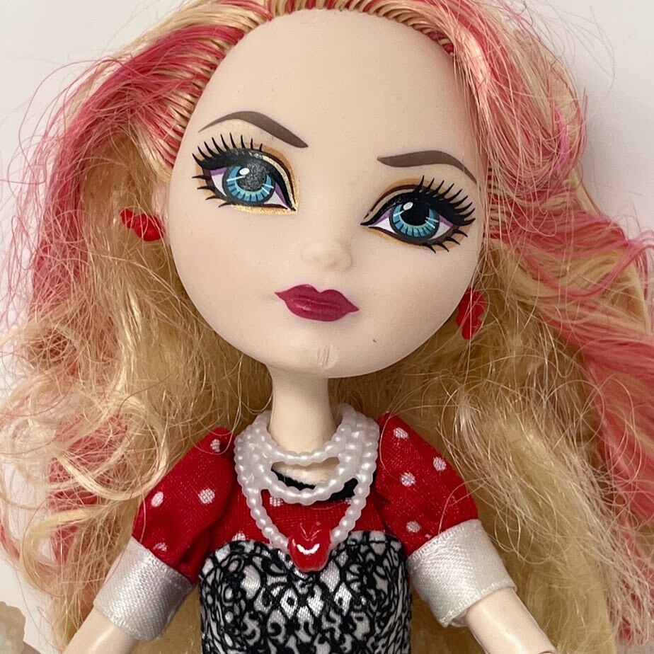 Mattel Ever After High Hat-Tastic Apple White Doll