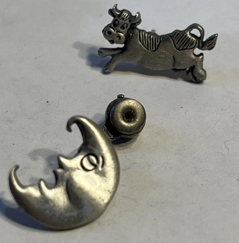Pendientes de peltre vaca saltada sobre la luna por JJ Janette Foto 4 de 4