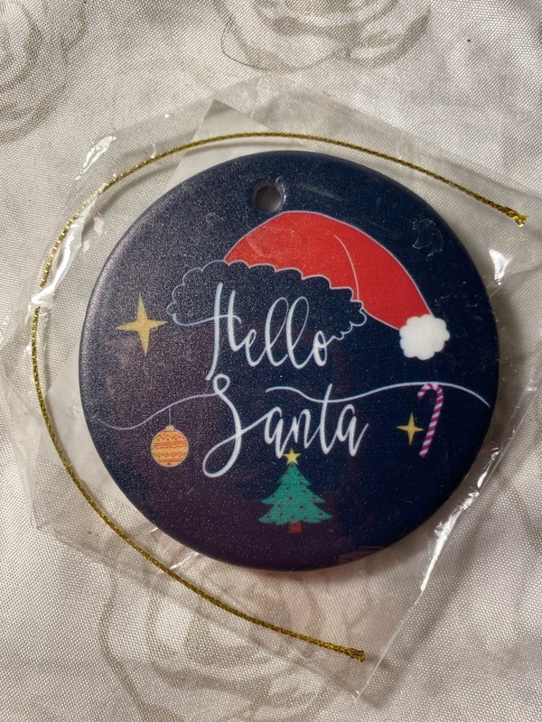 NWT ROUND CERAMIC ORNAMENT￼