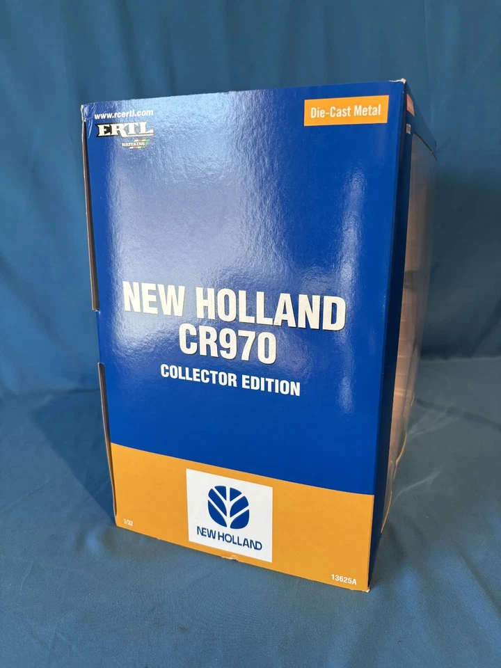 1/32 Ertl New Holland CR970 Combine "Collector Edition" #13625 released in 2003 - Image 3 of 4