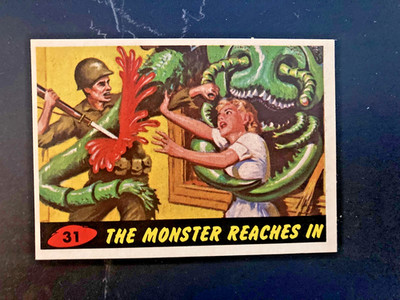 1962 topps mars attacks #31 The Monster Reaches In EX/NM
