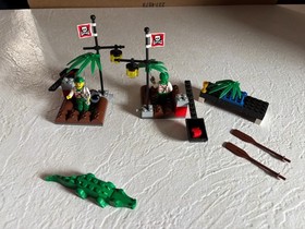 Lego 7074, 7072, 7070, Skull, Island, pirate boat (2), catapult raft (2)
