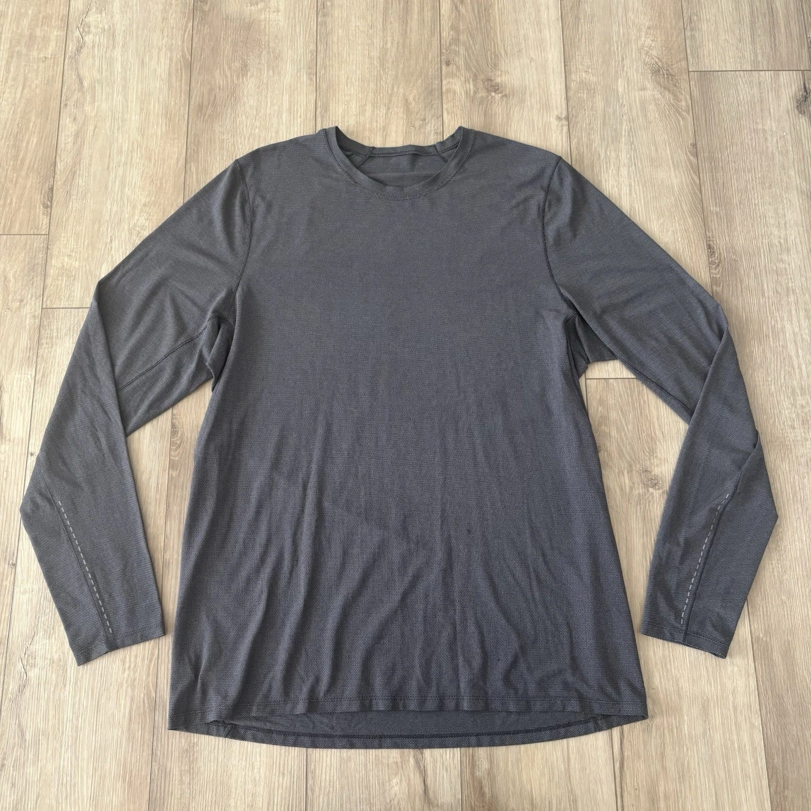 Lululemon Long Sleeve Pullover Men's Sz XL Crew Neck Logo T-Shirt Lightweight