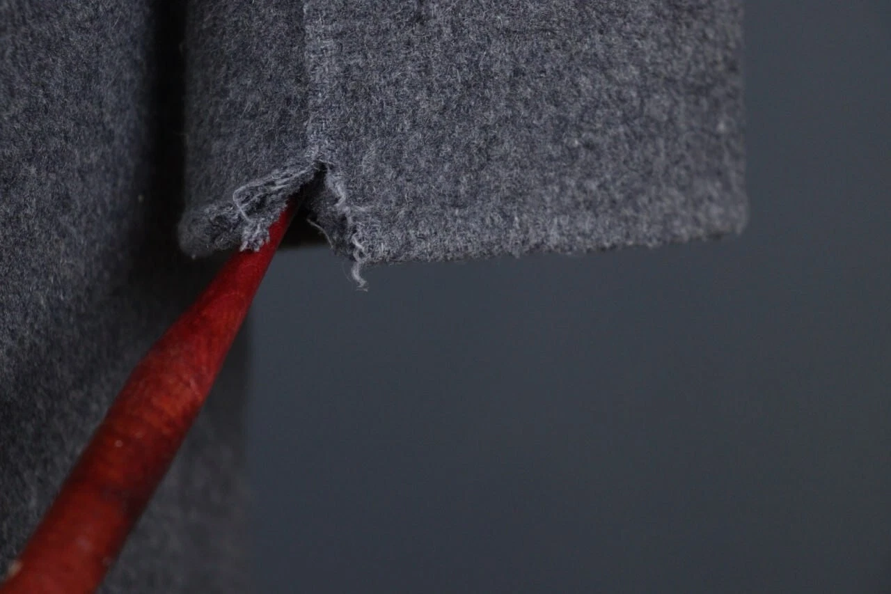 Cappotto lungo grigio VERSACE maniche lunghe tasche a filetto tasche monobottone tasche