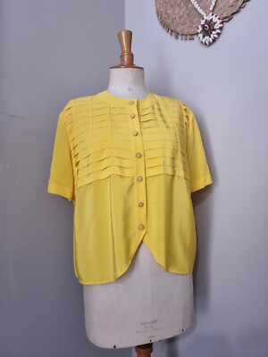 MARIE CLEMENCE: VINTAGE BLUSE HELLGELB FLACHE FALTEN KNÖPFE SCHMUCK FRANKREICH 