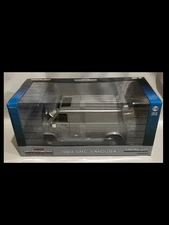 1983 Chevrolet Van 1:18 13568 Silver