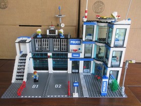 LEGO CITY POLICE STATION 7498 box manual DISCOUNT SHIPPING AVAILABLE PLEASE READ