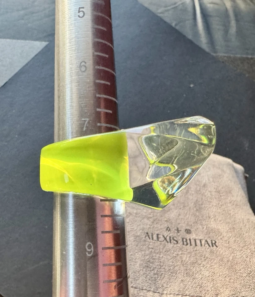 Anillo de declaración geométrica Alexis Bittar Lucite amarillo neón verde talla 7,5 RARO  Foto 4 de 4