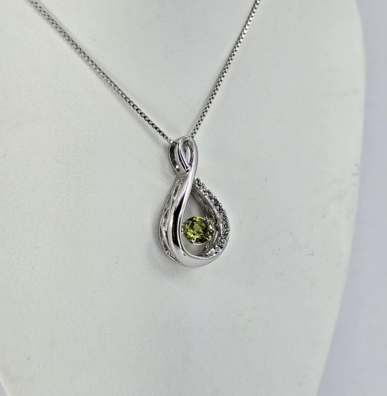 Infinity Loop Sterling Silver Green Tourmaline Di… - image 2