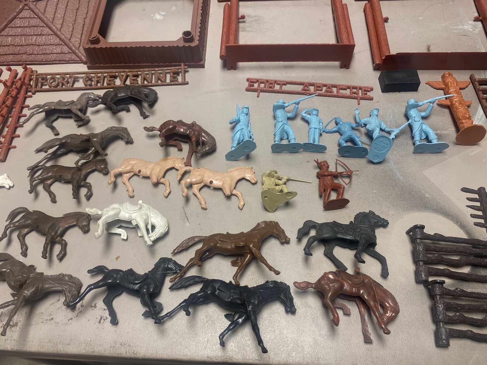 Marx western Playsets Accessories Tin Toys Ect A Huge Mix Of Stuff eBay
