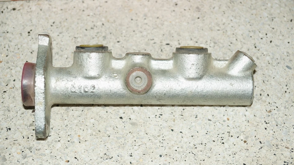 Nuevo de Lote Antiguo Girling Peugeot 305 204 304 doble circuito freno cilindro maestro Foto 2 de 4