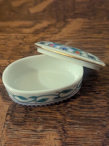 Blue Imari China Trinket Box - Picture 3 of 7