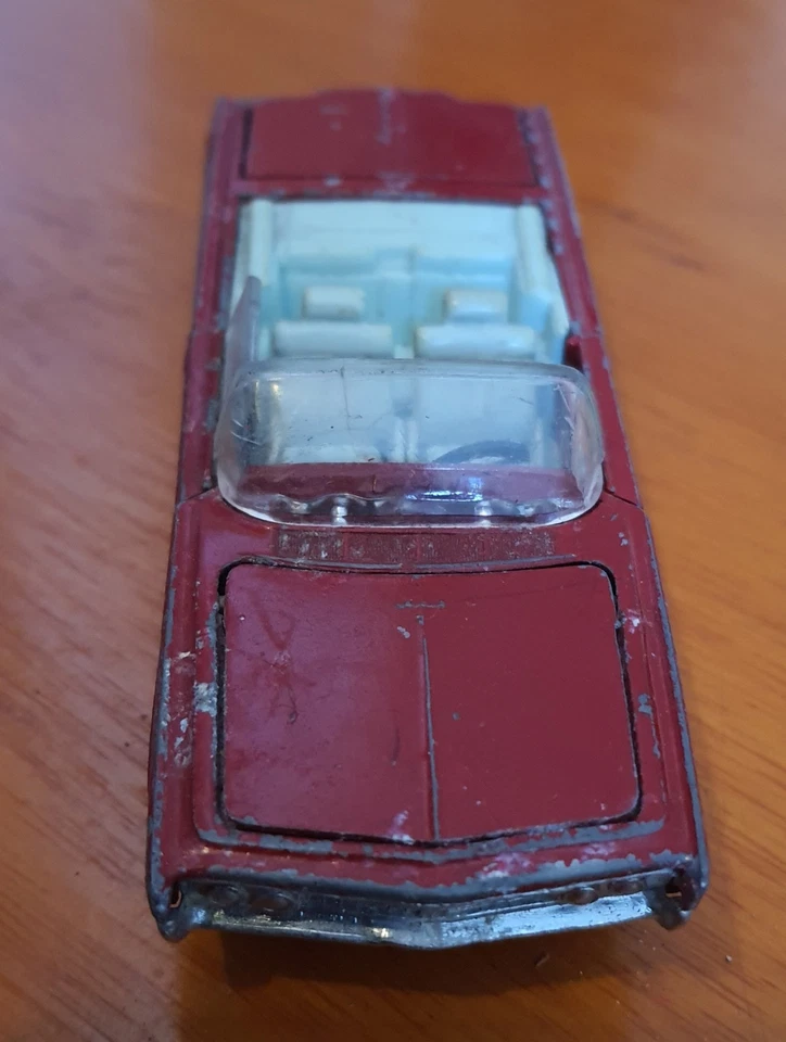 Corgi Chrysler Imperial Vermelho Conversível 246 Brinquedos Anos 1960 CORGI Vintage Chrysler - Imagem 4 de 4