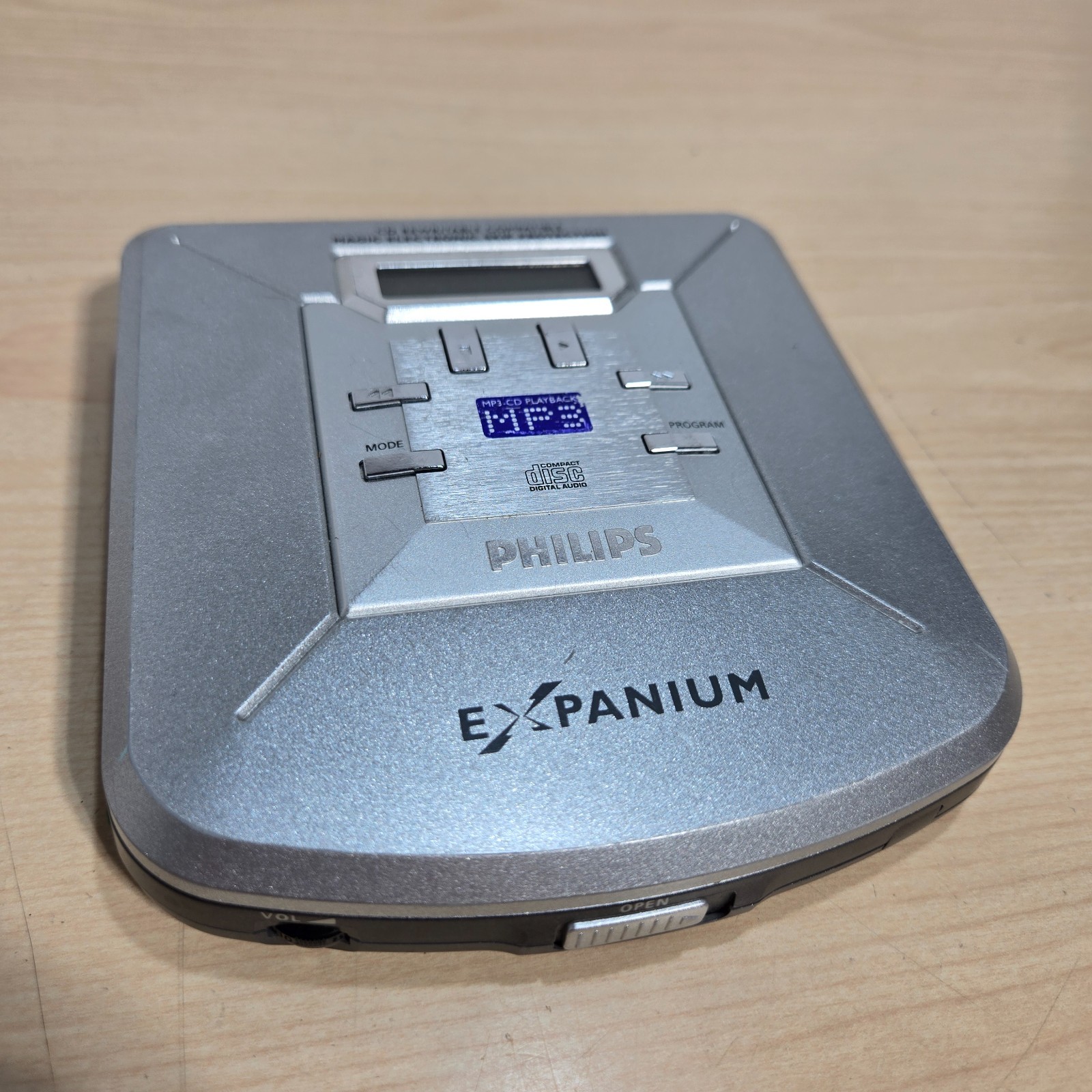  Philips EXP103 eXpanium Portable MP3-CD Player with 45-Seco