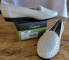 NIB Trotters White Leather Liz Weave Woven Flat Loafers 9WW Dress Slip On Shoe
