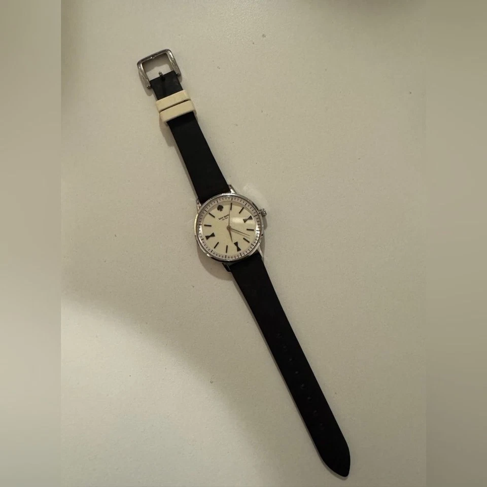 Reloj Kate Spade Crosby correa de silicona negra Foto 4 de 4