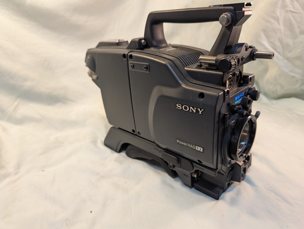 Sony DXC-D50 Digital Video Camera with CA-D50 Adaptor & PowerHAD EX Tech