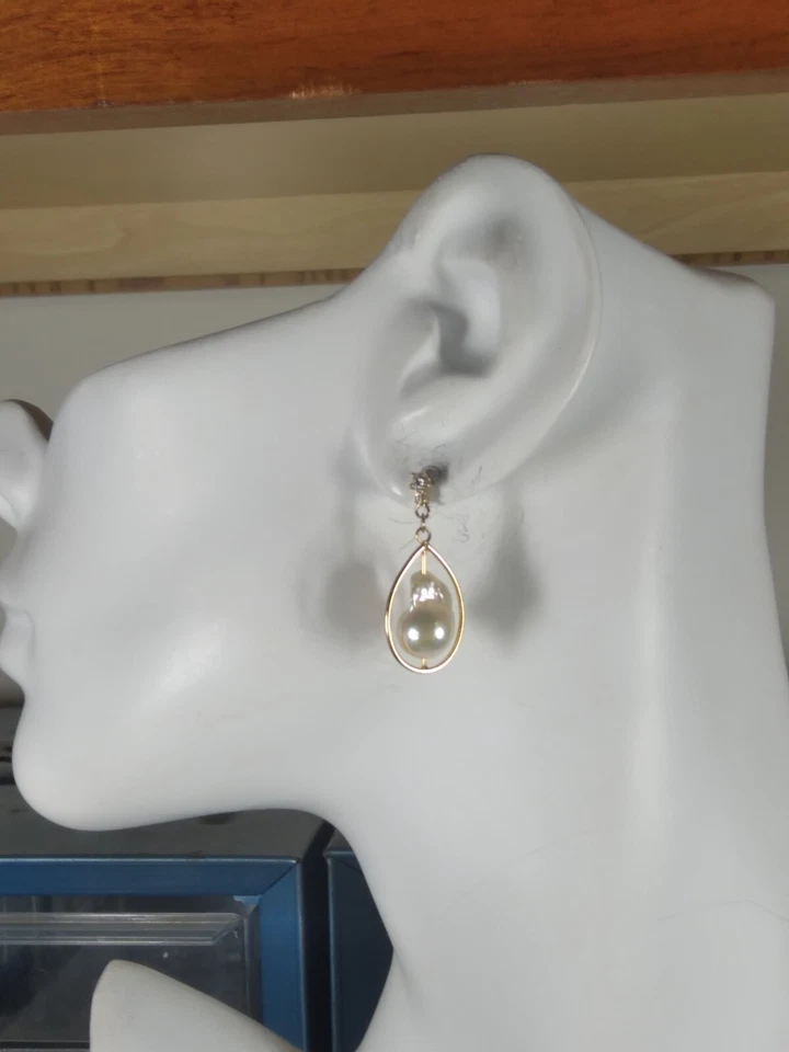 Estate Find 14K Gold Baroque Fireball Pearl and Diamond Dangle Earrings - Image 3 of 4