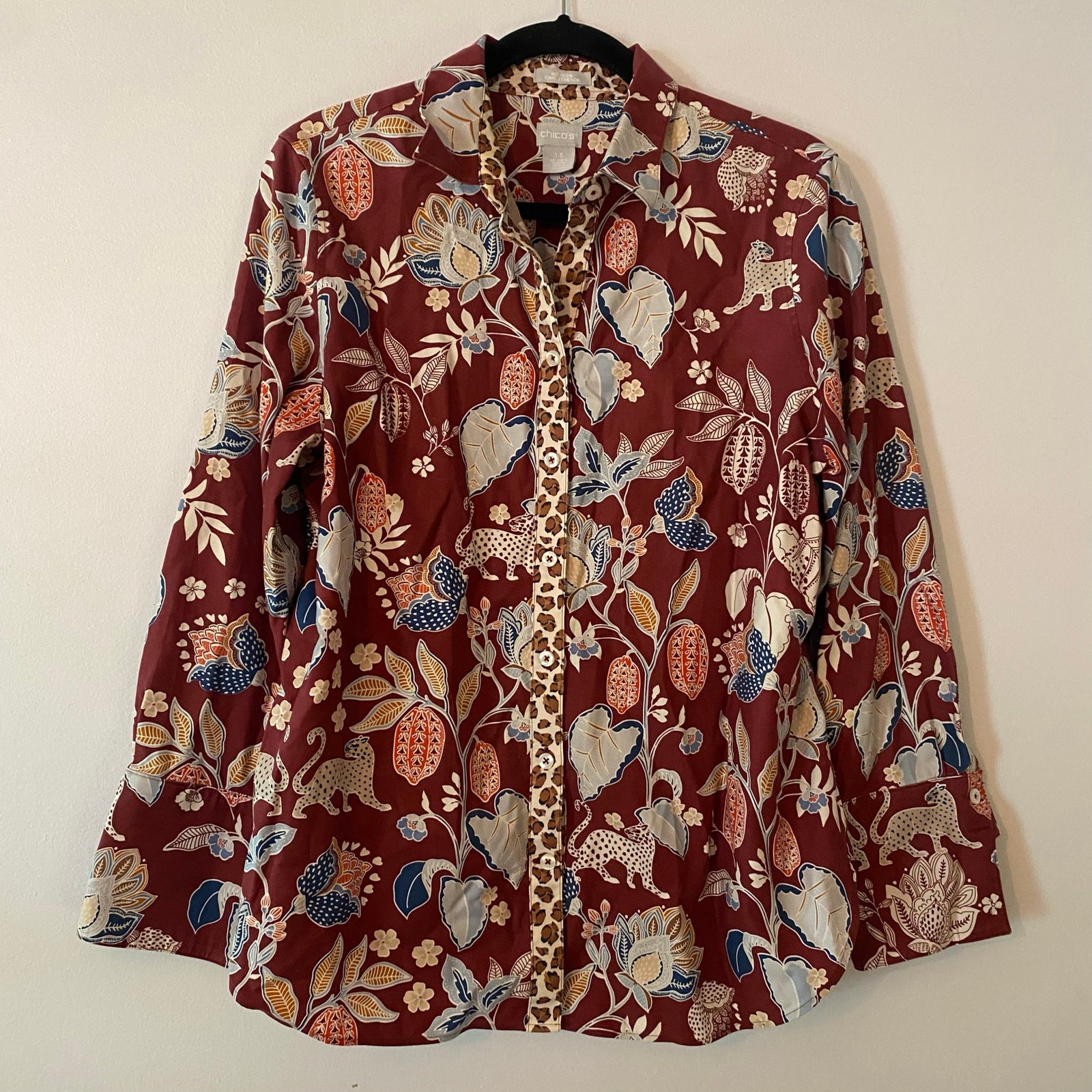 Chico's Red Floral Tiger Print No-Iron Button Down Shirt Preppy Women 1.5 / 10
