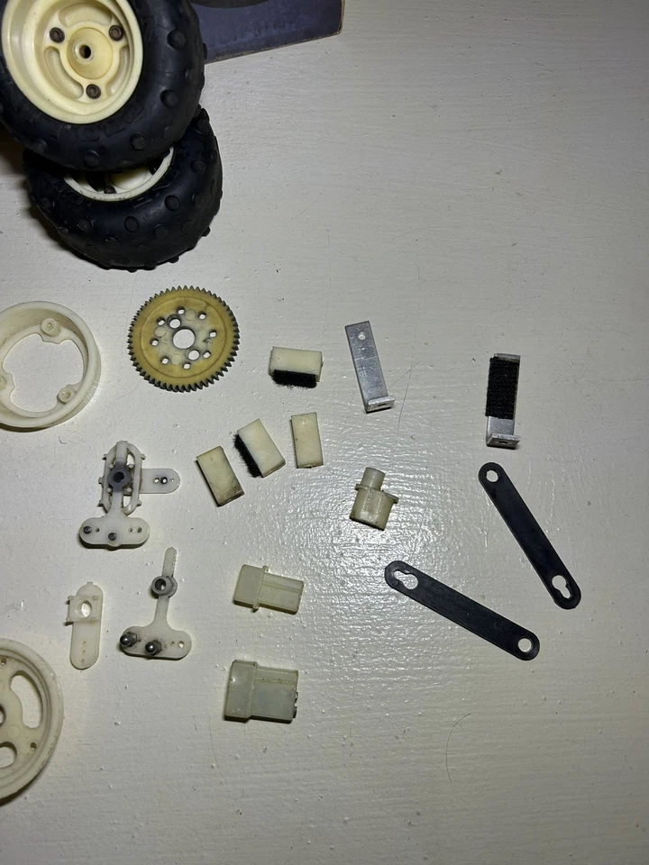 Rc VINTAGE Car TEAM ASSOCIATED RC10 GOLD PAN A STAMP BUGGY Parts Lot Rare - Image 2 of 4