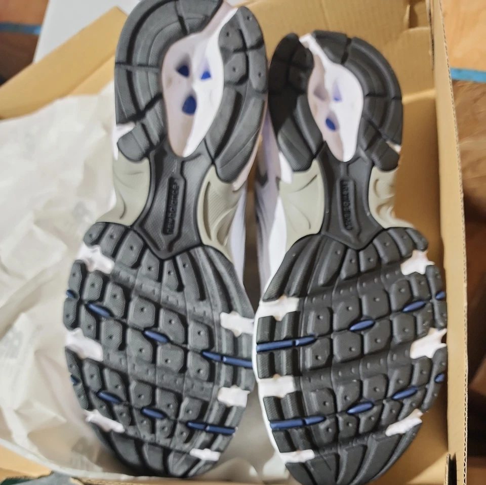 New Balance 530 Series Sneakers Women's Size 8.5 White Blue MR530SG - Image 3 of 4