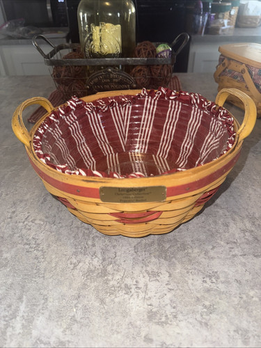 Longaberger 1999 Christmas Collection Popcorn Basket w/protector & liner, retire