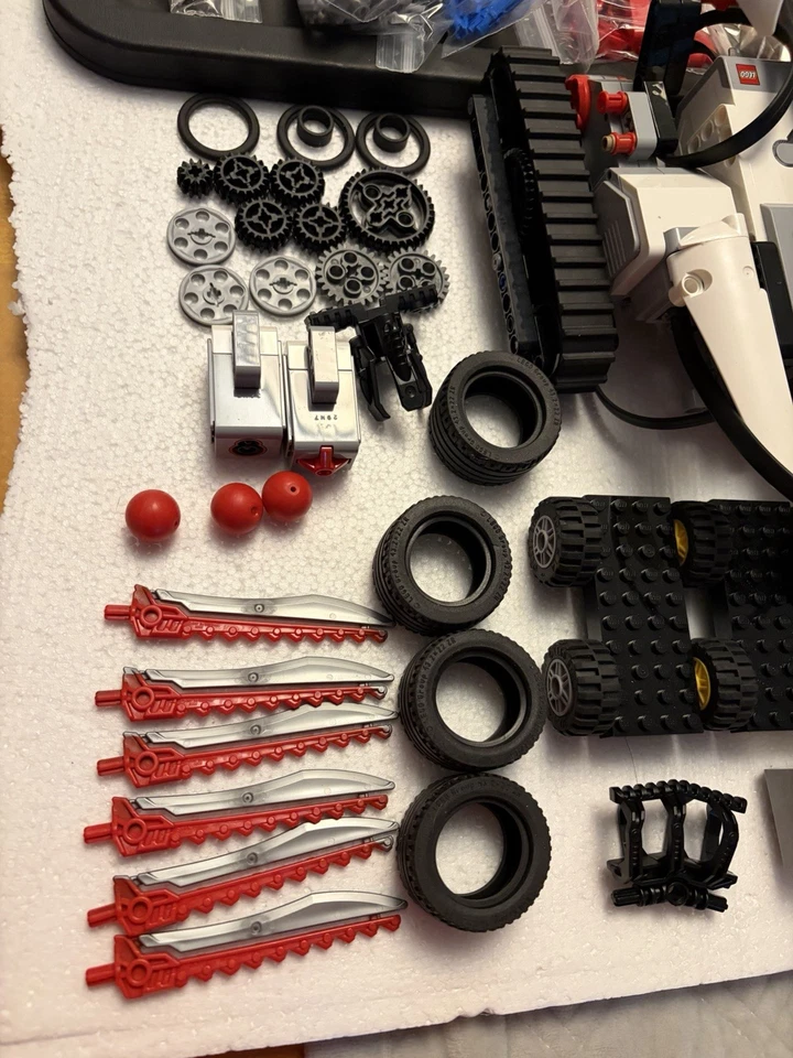 Lego Mindstorms EV3 31313 Robotic Kit.  EV3 Discovery Book  - Image 3 of 4