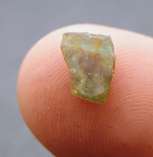 100% NATURAL AUSTRALIAN Rough Dark Yellowish Green SAPPHIRE 2.34ct Tasmania SI1 - Picture 2 of 16