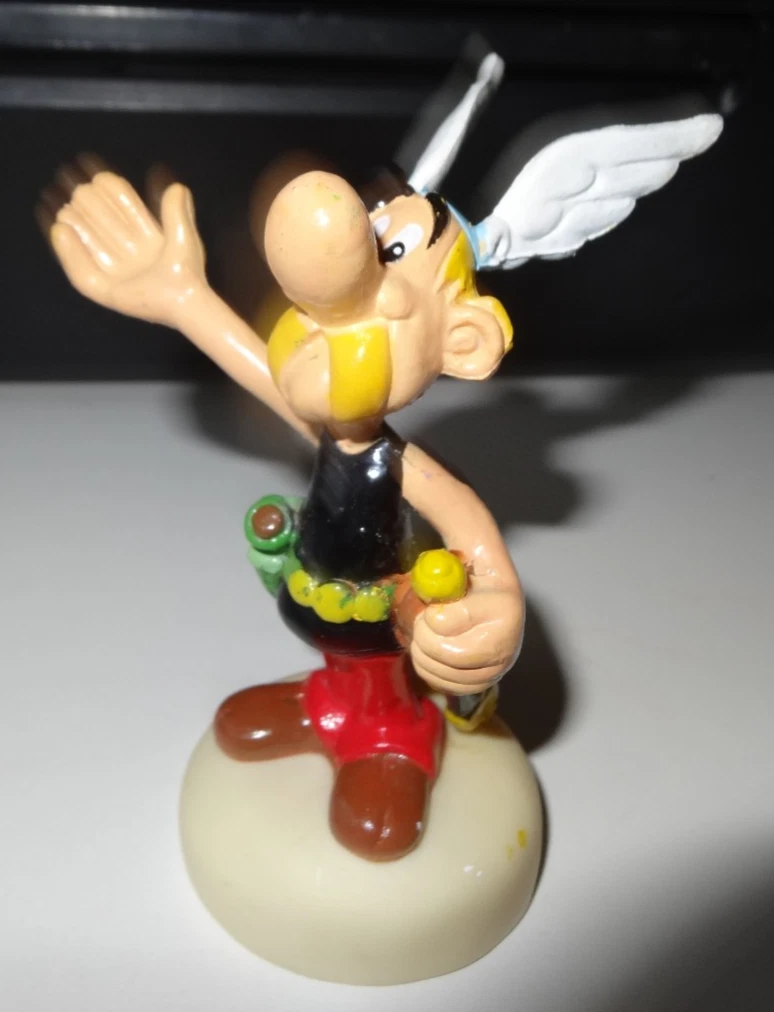 Uderzo, Astérix et Obélix, Figurine en plastique, Idéfix avec un os